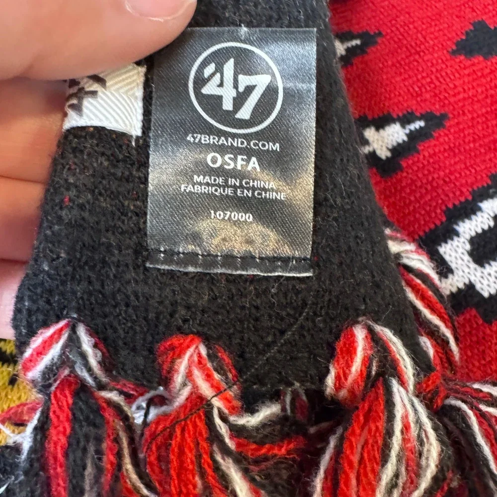 Chicago Blackhawks 47 Brand NHL Knit Scarf Black Red White Logo Fringe OSFA